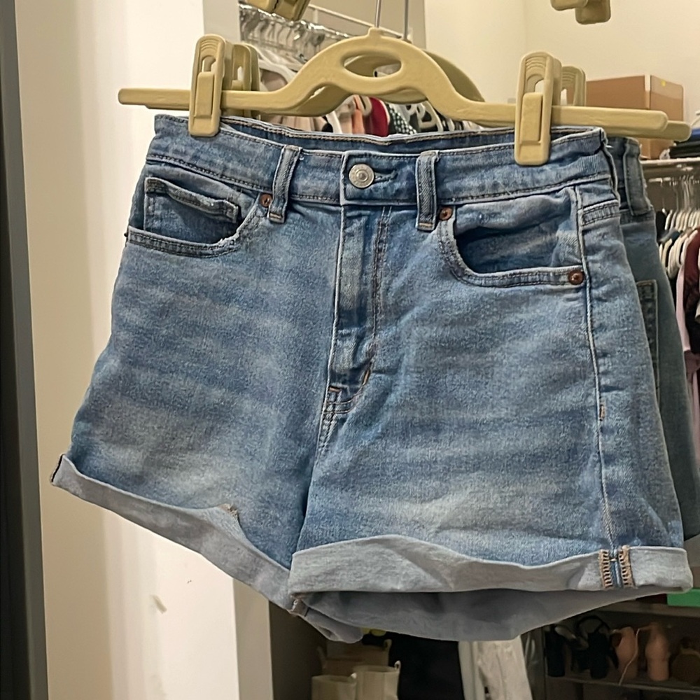 American Eagle shorts size 4 light wash denim